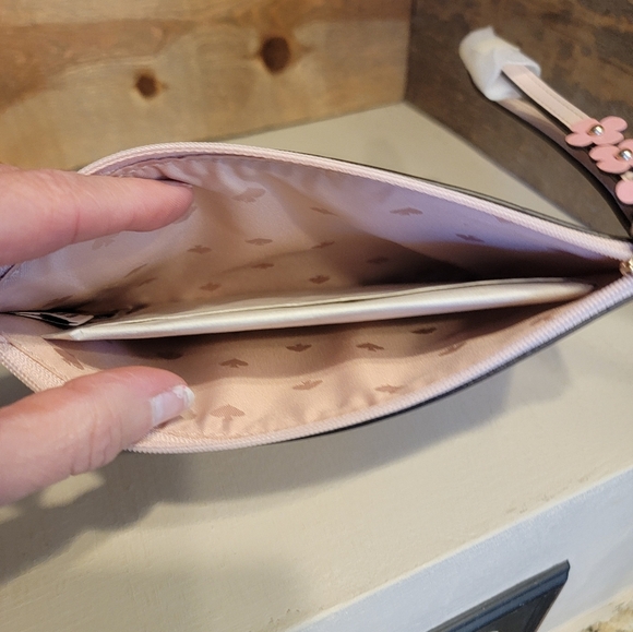 Kate Spade Botanical Floral Leather Eli Wristlet In Cameo NWT - Picture 3 of 3